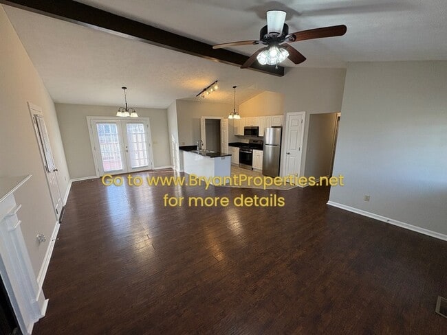 Photo - 2002 Dogwood Ln