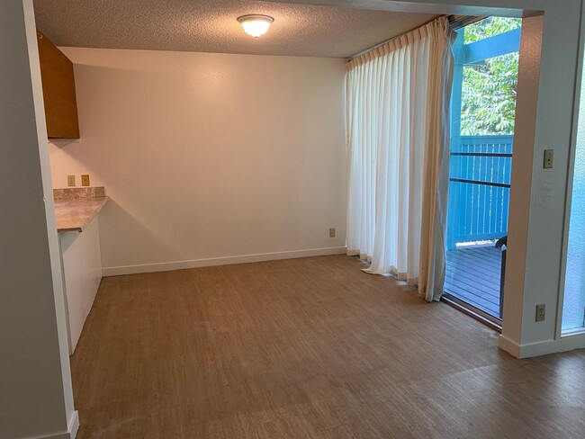 LUSCIOUS TOWNHOUSE - LUSCIOUS TOWNHOUSE