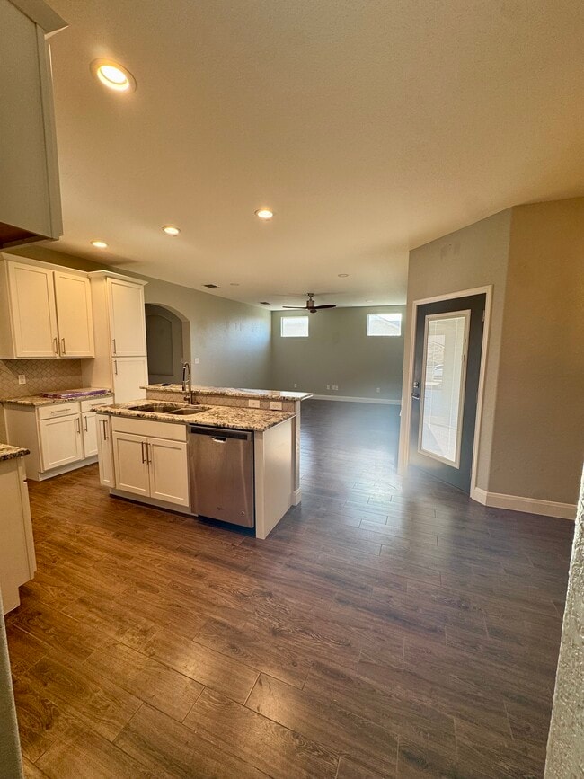 Photo - 124 Parkcrest