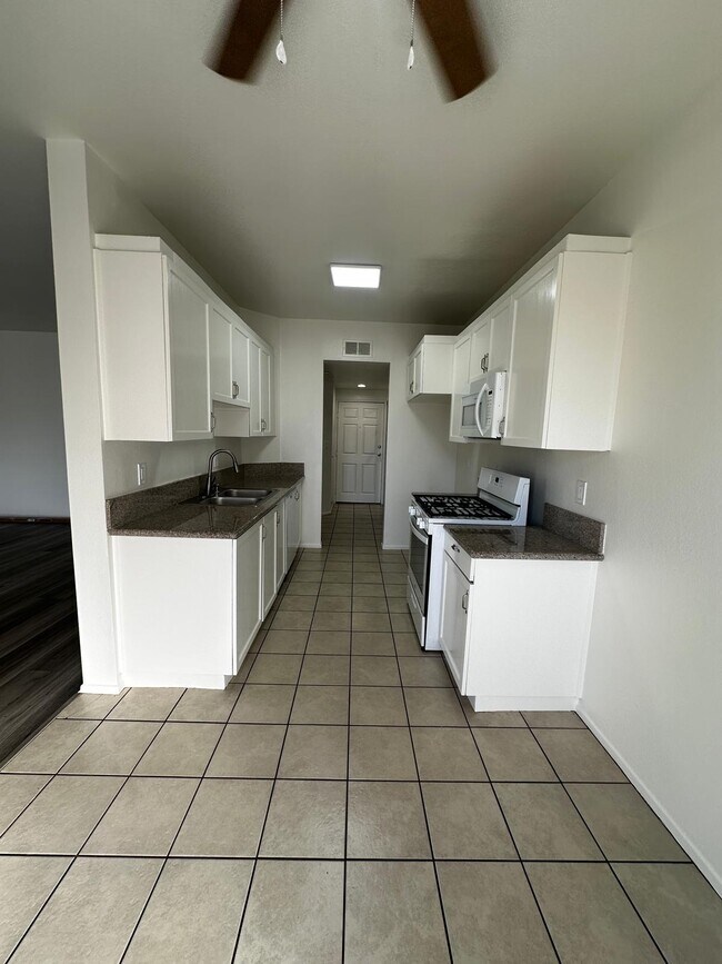 Photo - 4343 Whitsett Ave Unit 103