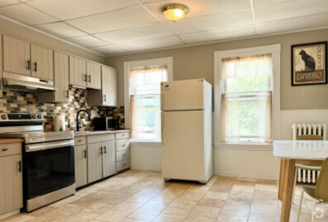 Building Photo - 14 Smythe St Unit 3 Rental