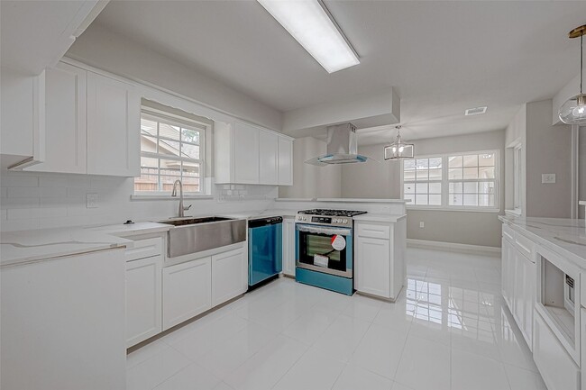 5622 Valkeith Dr