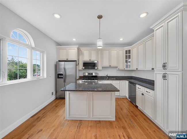 Building Photo - 524 Harrison Ave Unit 7 Rental