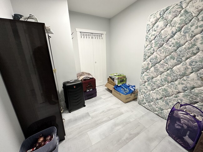 Photo - 2047 Majestic Crescent