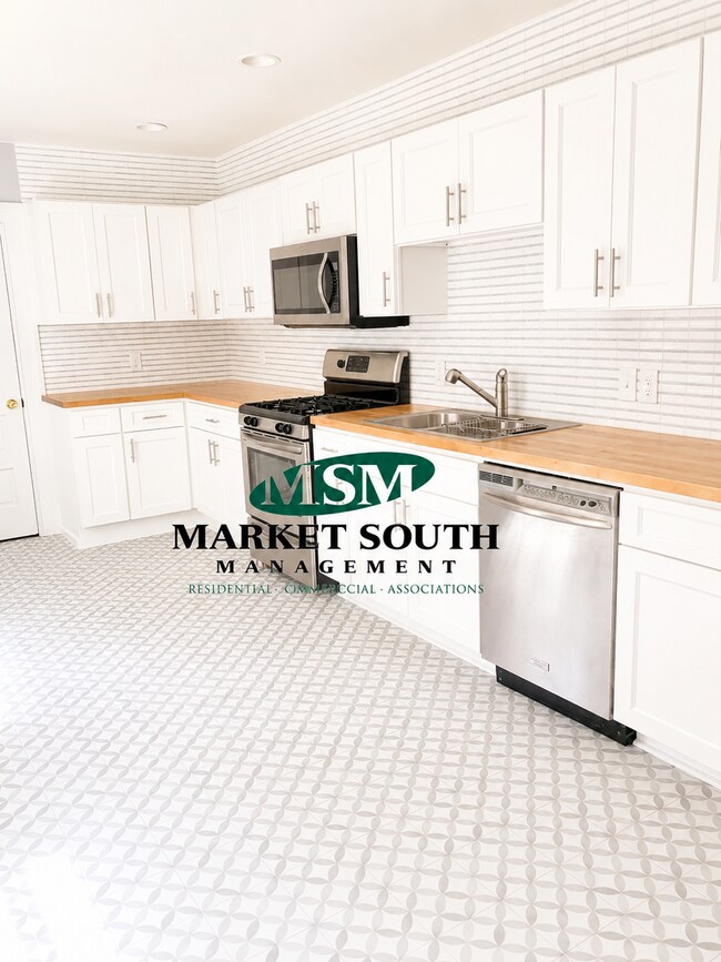 Building Photo - *REDUCED!!* Beautifully Renovated Victorian Home