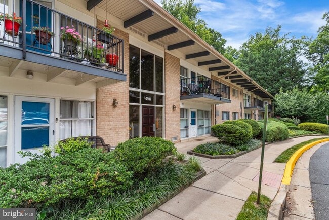 Building Photo - 4917 Americana Dr Unit T6