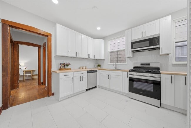 Photo - 4735 N Kilbourn Ave Unit 1