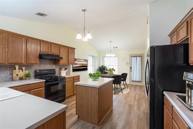 Photo - 5911 Steiner