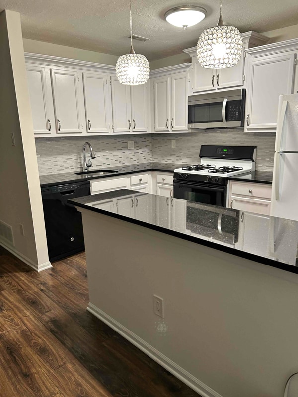 Photo - 608 Diamond Dr