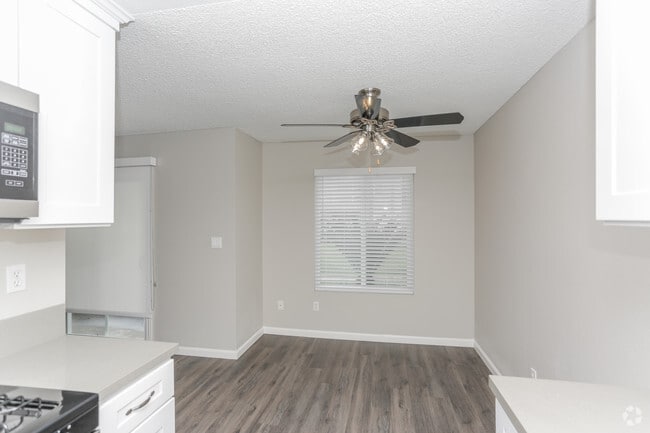 2BR, 2BA - 1004 SF remodeled