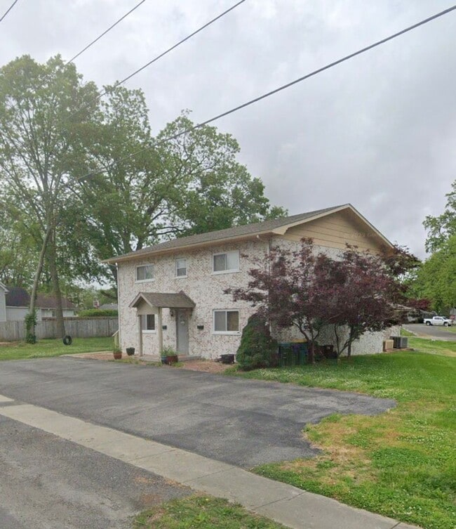 Photo - 113 E Apple St