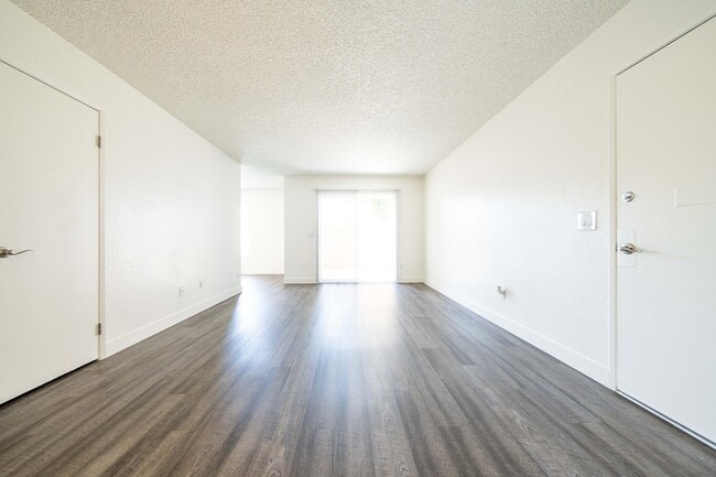 Building Photo - 1440 Oak Dr