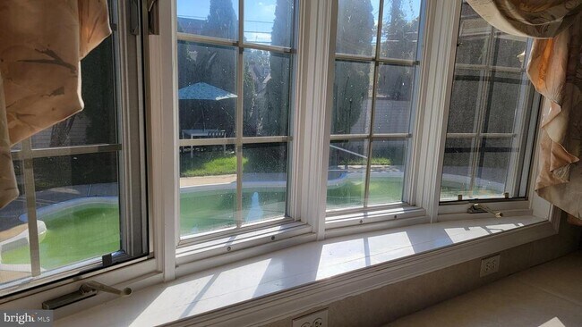 Photo - 8027 Narvon St