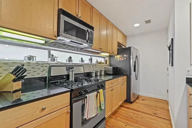 Photo - 2809 Crawford St