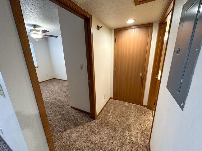 225 Hyland