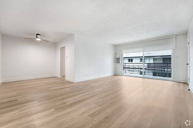 Building Photo - 7941 Selma Rental