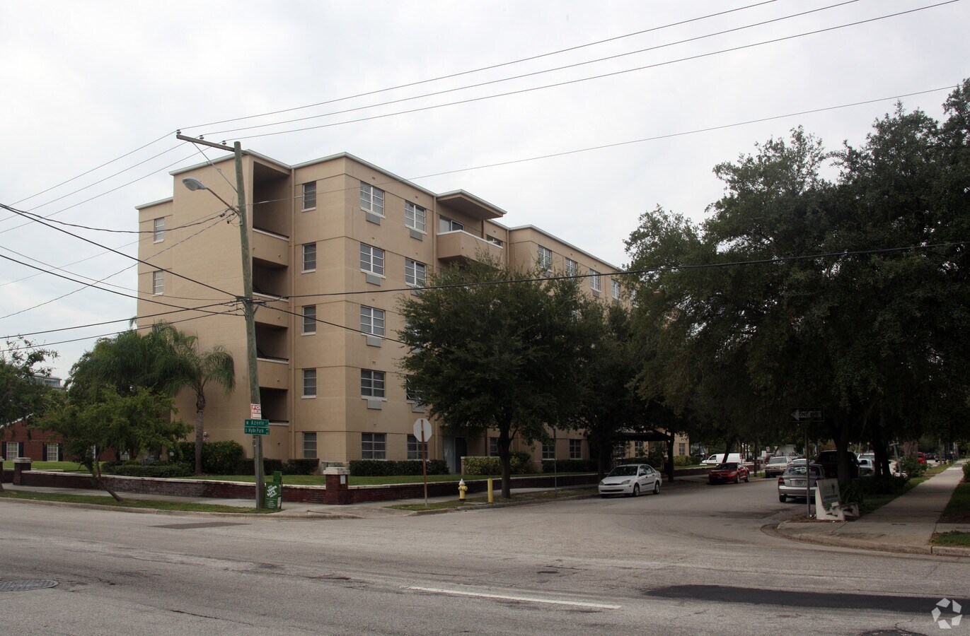 Photo - Hyde Park Towers Apartments