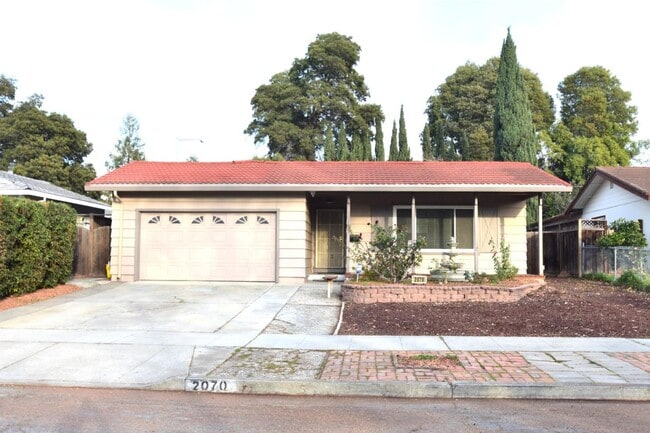 Building Photo - 2070 Sierra Wood Dr Rental