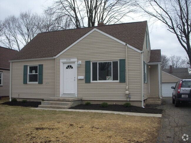 Building Photo - **COMPLETELY REMODELED 3-BEDROOM CAPE COD ... Rental