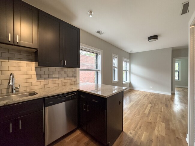 Photo - 2206 W Eastwood Ave Unit W4