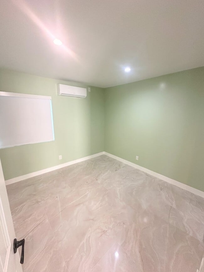 Photo - 22235-22241-22243 Wyandotte St. Unit 22243 (JADU)