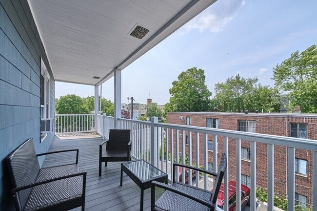 Building Photo - 757 Somerville Ave Unit 3