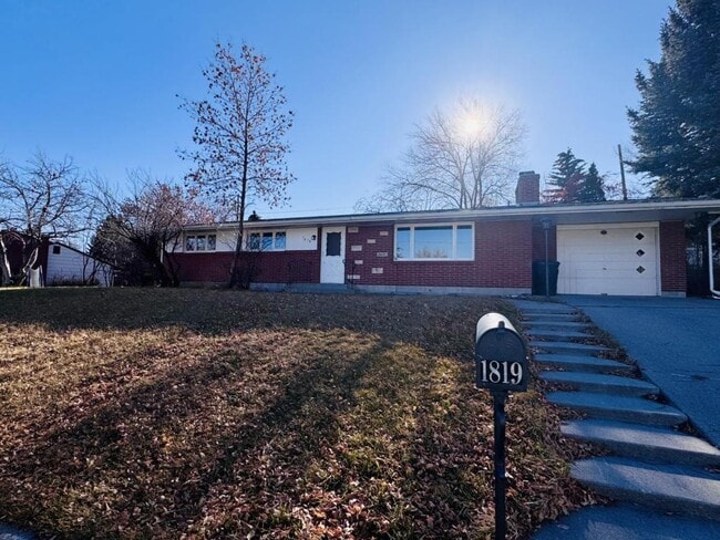 Building Photo - 1819 5th Ave