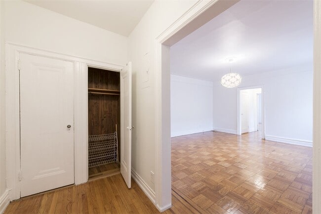 Building Photo - 63 Sherman Pl Unit E10