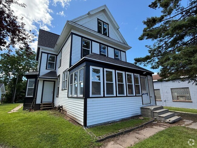 Building Photo - 5 Bed 2 Bath Single Family Home- Shawano Wi