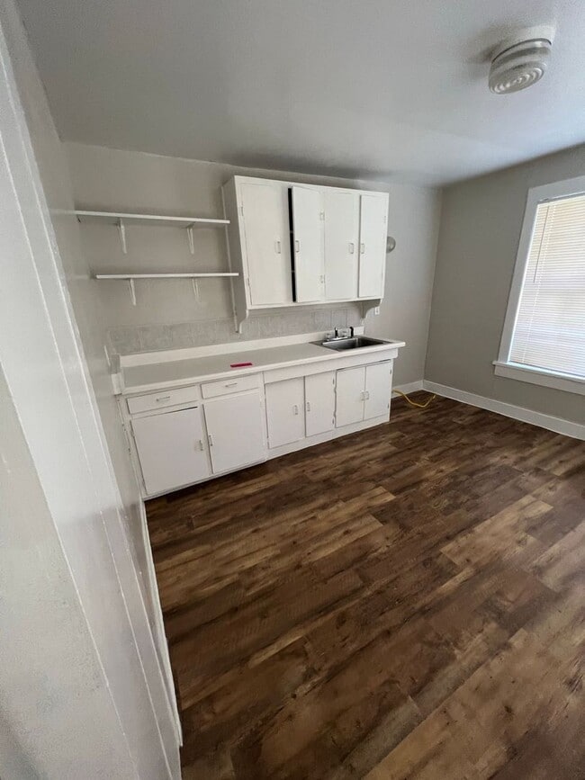 Photo - Adorable One Bedroom Duplex! Unit 609 EN15th Apt B