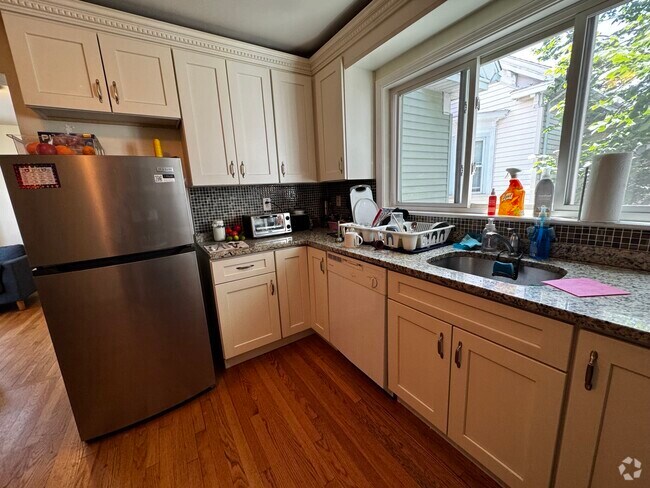 Building Photo - 380 Prospect St Rental