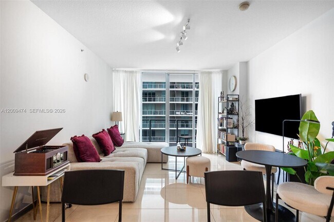 Building Photo - 79 SW 12th St Unit 2908-S