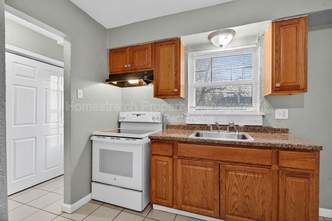 Photo - 1218 Maple Ave