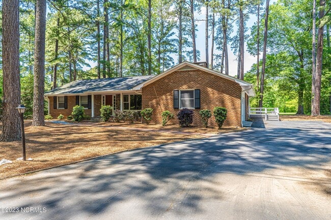 Photo - 4 Fairway Ln