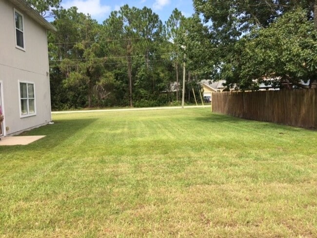 Photo - Large 5 Bedroom, 3 Bathroom Single Family ...