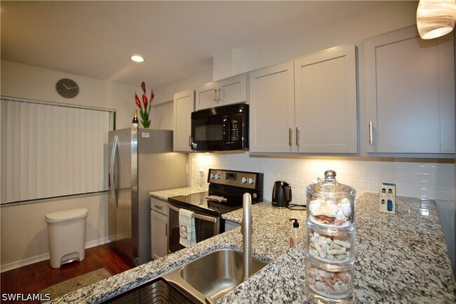 9871 Citadel Ln Unit 208