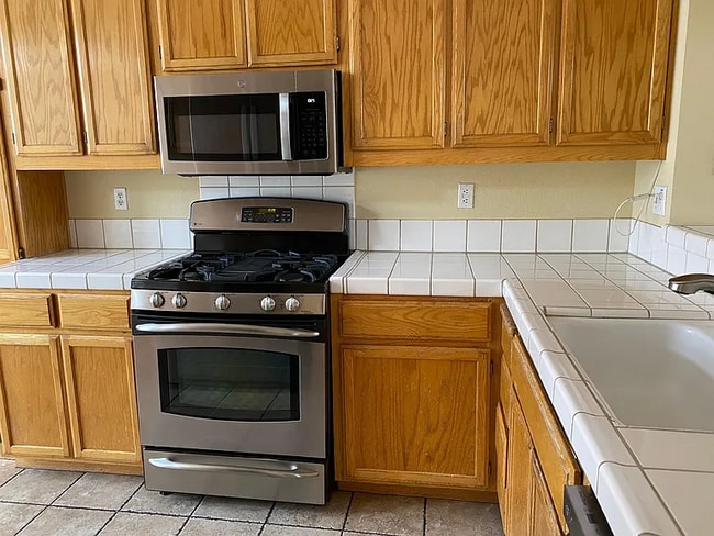 Photo - 3586 Fitzsimmons Cmn