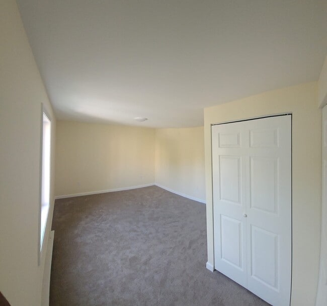 Building Photo - 125 Burgundy Hill Ln Unit Burgandy hill Rental
