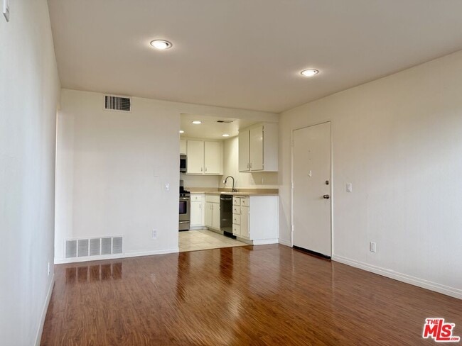 Photo - 1348 E Hillcrest Dr Unit 69