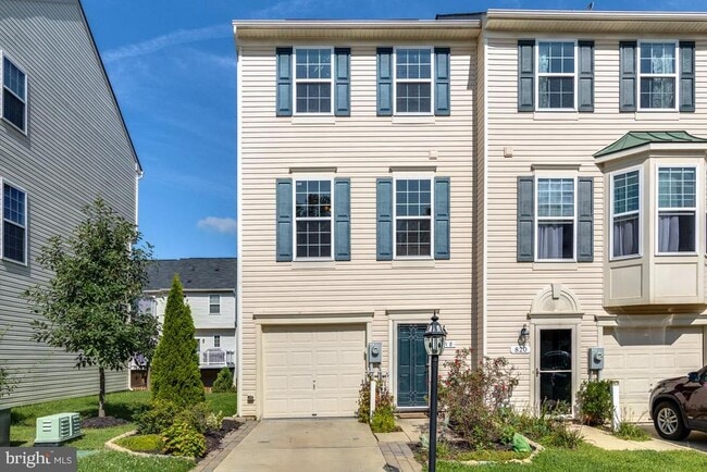 Photo - 818 Croggan Cres Townhome