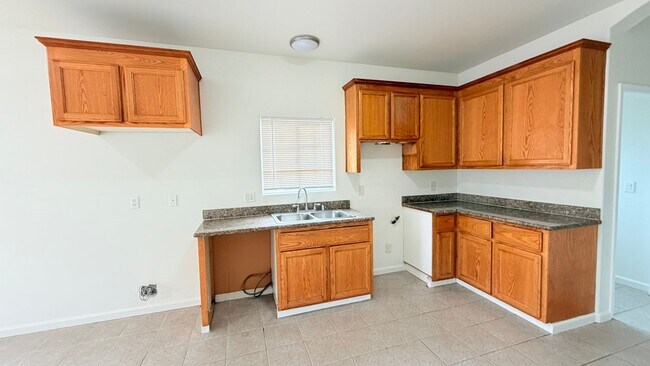 Photo - 381 S 37th St