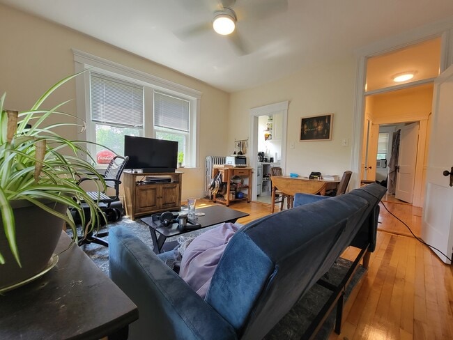 164 Strathmore Rd Unit 25