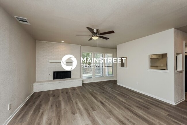 Photo - 3 Bedroom Pet-Friendly Home in Mesquite, TX with Main Street Renewal