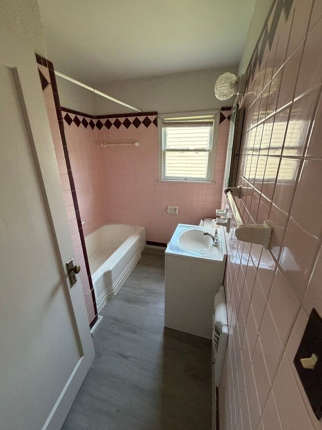 Photo - Charming 3 Bed, 1 Bath newly renovated home.