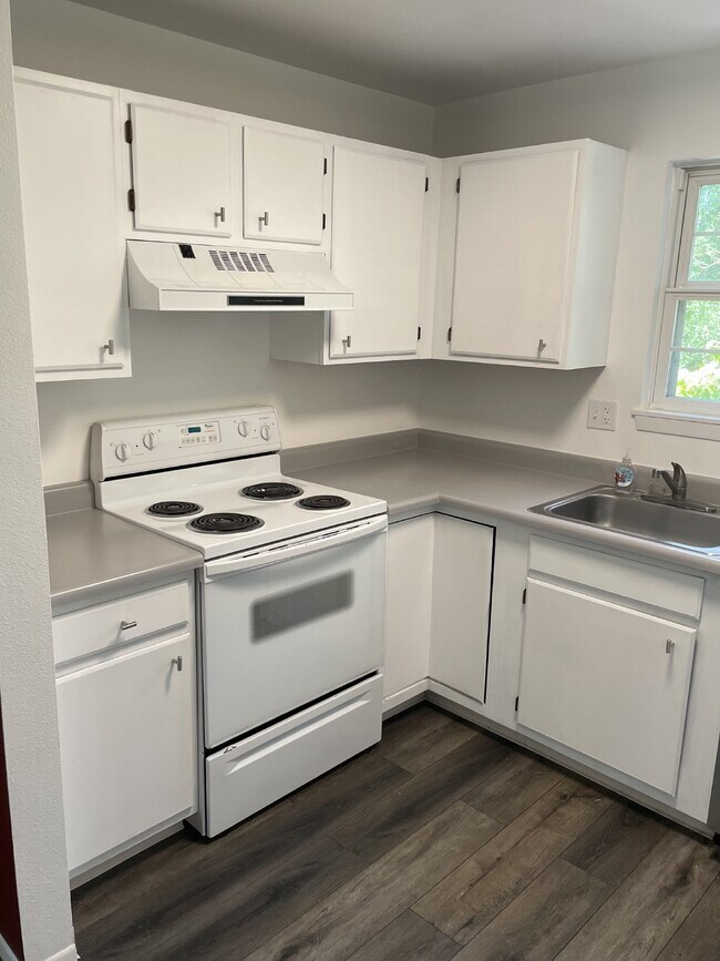 Photo - Adorable 2bd/2ba in Lakewood! Unit B