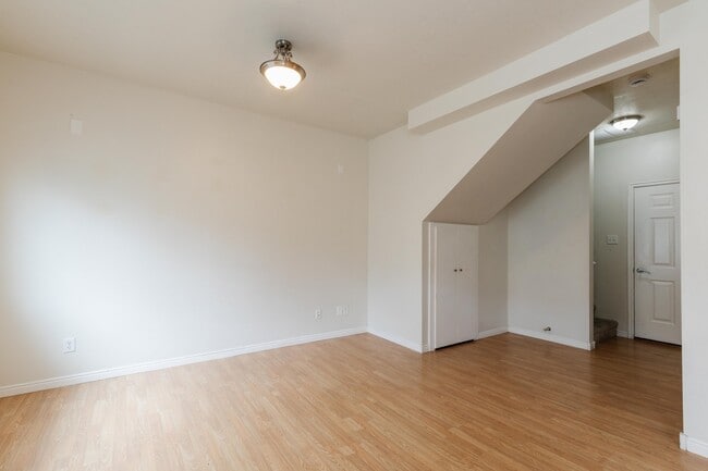 Photo - 484 W 1490 N