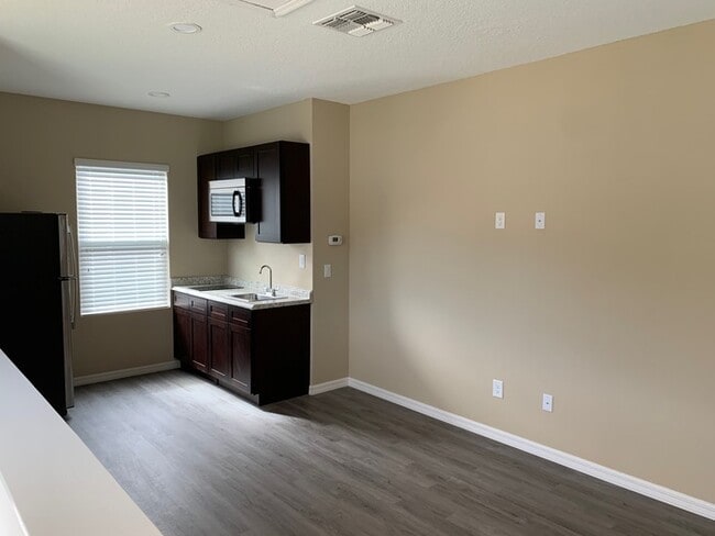 Photo - Garage Apartment in Winter Garden, Includes Utilities!