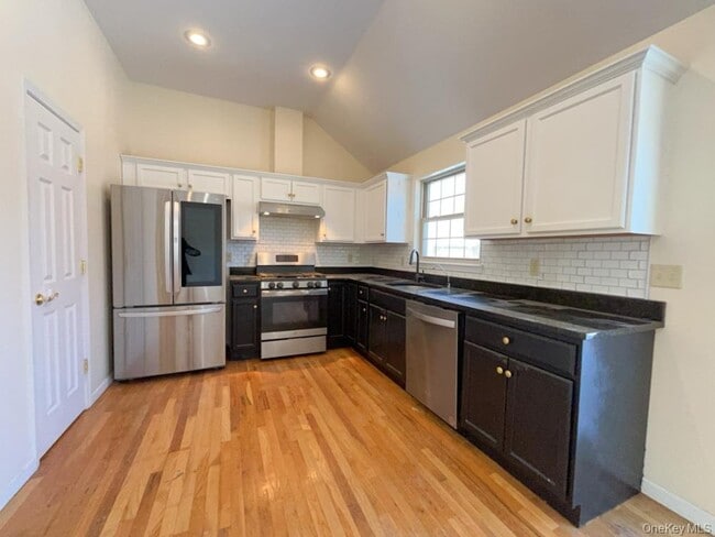 Photo - 2 Fieldstone Dr