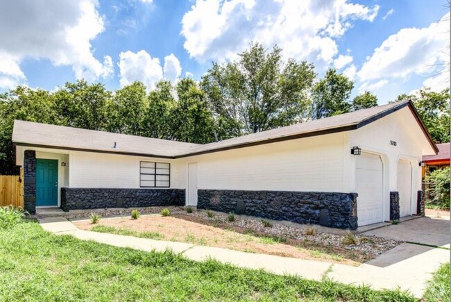 Building Photo - 5203 Bogey Ct Unit -A Rental