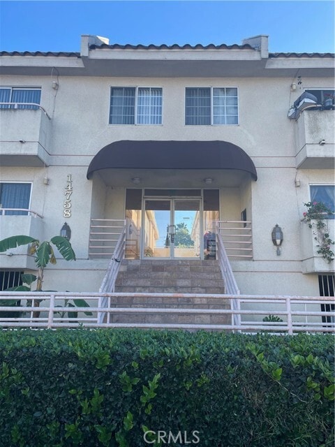 Building Photo - 14758 Magnolia Blvd Unit 102